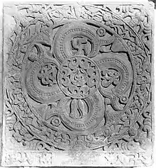 Dhanamitra Ayagapata aus Kankali Tila, ca. 20 v. Chr. aus rotem Sandstein