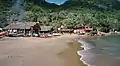 Kanu-Unterstände am Strand