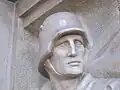 Soldatenkopf mit Stahlhelm