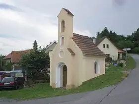 Kapelle auf dem Dorfplatz von Čekanice