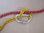 Um Seil und Karabiner