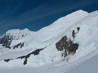 Blick vom Ongal Peak auf den Kardam Buttress