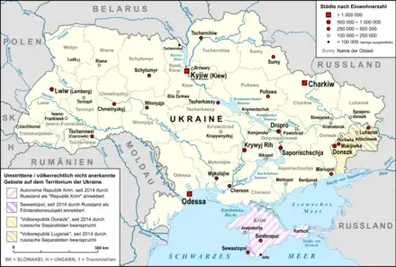 Eine graphische Landkarte von der Ukraine. Der Staat wird von den angrenzenden Staaten und dem Schwarzen Meer umrandet. Die Flüsse und Regionen sind auch benannt. Eine Legende unten links benennt die nicht anerkannten Gebiete und eine Legende oben rechts zeigt die Einwohnerzahl unterschiedlicher Städtesymbole.