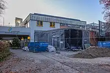 Das Foto zeigt die Außenansicht des Kassenbereichs während des Umbaus im November 2018.