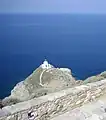 Eine Kapelle auf einem Hügel bei Kastro