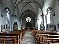 Inneres der katholischen Kirche im neugotischen Stil