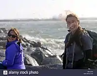 Dasselbe Bild steht watermarked bei Alamy ohne Angabe zu Fotograf und Quelle zum VerkaufKendra Chan (left) and Karen Sinclair, fish and wildlife biologists. Stock Photo: 178236349 - Alamy. Archiviert vom .mw-parser-output .dewiki-iconexternal>a{background-position:center right;background-repeat:no-repeat}body.skin-minerva .mw-parser-output .dewiki-iconexternal>a{background-image:url("https://upload.wikimedia.org/wikipedia/commons/a/a4/OOjs_UI_icon_external-link-ltr-progressive.svg")!important;background-size:10px;padding-right:13px!important}body.skin-timeless .mw-parser-output .dewiki-iconexternal>a,body.skin-monobook .mw-parser-output .dewiki-iconexternal>a{background-image:url("https://upload.wikimedia.org/wikipedia/commons/3/30/MediaWiki_external_link_icon.svg")!important;padding-right:13px!important}body.skin-vector .mw-parser-output .dewiki-iconexternal>a{background-image:url("https://upload.wikimedia.org/wikipedia/commons/9/96/Link-external-small-ltr-progressive.svg")!important;background-size:0.857em;padding-right:1em!important}Original (nicht mehr online verfügbar) am 4. Juni 2018; abgerufen am 29. April 2020.