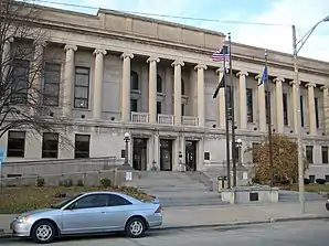 Das Kenosha County Counthouse in Kenosha, seit 1982 im NRHP gelistet
