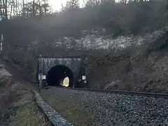 Westportal mit Felsböschung (2024)