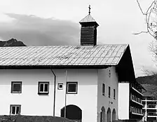 Insula-Kirche: li. Seitenansicht, re.(Frontansicht)