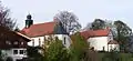 Die Kirche St. Stephan (links) und die Loreto-Kapelle