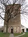Der Kirchturm und das Westportal