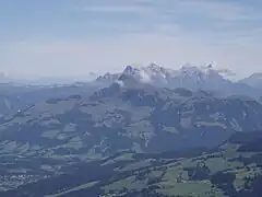 Das Kitzbüheler Horn vom Gampenkogel aus gesehen, im Hintergrund die Loferer Steinberge