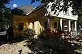 Der Wispelhof in Schönbrunner-Gelb