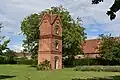 Wasserturm von 1885 mit Nussbaum