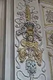 Fruchtgirlande und Engelskopf