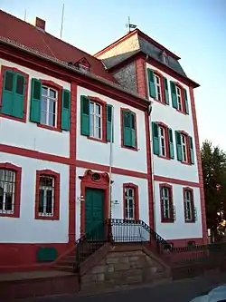 Schloss Kleinniedesheim, Turm mit Hauptportal
