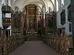 Langhaus der Klosterkirche mit Kanzel und Hochaltar