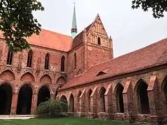 Kloster Chorin diente als Kulisse für das Waisenhaus
