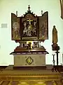 Triptychon mit holzgeschnitzter Kreuzigungsgruppe in der Klosterkirche Marienborn