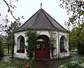 Zentraler Pavillon im Karmelitergarten