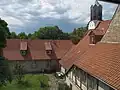 Blick vom Aufzug im Klostergarten
