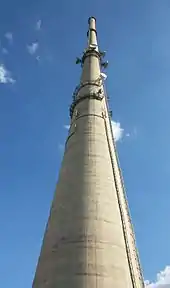 BTS an einem Schornstein.