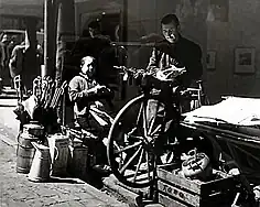Scheren­schleifer („Afi­la­dor“) mit Schleif­karren in Oviedo in Spanien, etwa Anfang des 20. Jh.