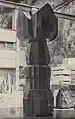 Knospe, Schule Eschen, 1980/81, Granit Rosso Balmoral, 405 × 160 cm