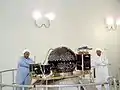 Starshine 3 (Mitte) und die anderen Nutzlasten der Kodiak-Star-Mission bei den Startvorbereitungen