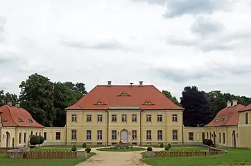 Schloss Königshain, Ehrenhof