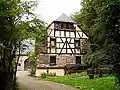 Seite des Wohnhauses
