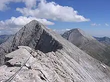 Blick von Westen auf den Kontscheto-Sattel (bulg. für "das Pferdchen"), Kutelo (2908 m) und Wichren (im Hintergrund)