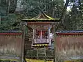 Shisho Myōjin Jinja, ein Shintō-Schrein oberhalb des Sutrenspeichers, errichtet im Jahre 1522