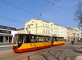 Modernisierte Konstal 805Na-MM in Doppeltraktion in der ulica Wybickiego 2017