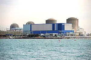 Seeseitige Ansicht des Kernkraftwerks Kori, Reaktoren 4 bis 1(von links nach rechts gesehen)
