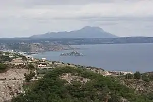 Blick von Kefalos (Stadt) auf einen Teil des Golf von Kefalos Richtung Dikeos und
Kap Agios Nikolaos