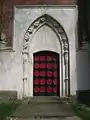 Haupteingangstür der St.-Nikolai-Kirche mit spätgotischem Faltwerk
