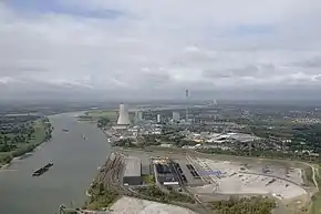 Kraftwerk Walsum mit Südhafen Walsum im Vorder- und Kraftwerk Voerde im Hintergrund