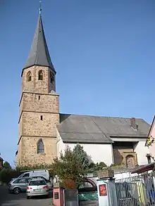 Evangelische Mauritiuskirche mit Fenstern des Künstlers Valentin Peter Feuerstein
