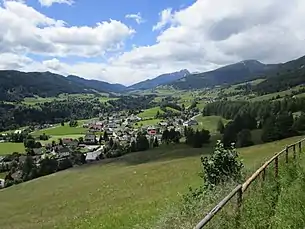 Blick auf Krakaudorf, den Hauptort der Gemeinde