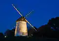 Beleuchtete Egelsbergmühle am Abend