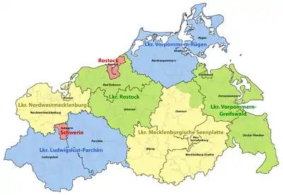 Kreisgebietsreform 2011 mit Grenzen, näher am historischen Grenzverlauf Mecklenburg/Vorpommern orientiert.