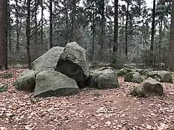 Haupt- und Nebensteine der Grabanlage