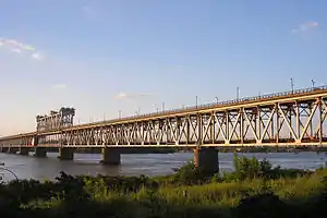 Krjukiw-Brücke über den Dnepr bei Krementschuk