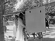 Traditioneller Verkauf von Backwaren im Kurgarten 1933