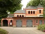 Versorgungsbau mit Treppenaufgang