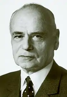 Kurt Hamann (1898–1981).Von 1932 bis 1968 Vorstandsmitglied bzw. Vorstandsvorsitzender der Victoria-Versicherungen in Berlin und Düsseldorf. Einer der Reorganisatoren der Versicherungswirtschaft nach dem Zweiten Weltkrieg.