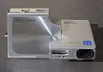 Kyocera Finecam SL300R, Höhe etwa 1,5 cm (2003)