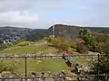 Ruine mit Blick auf alten Steinbruch